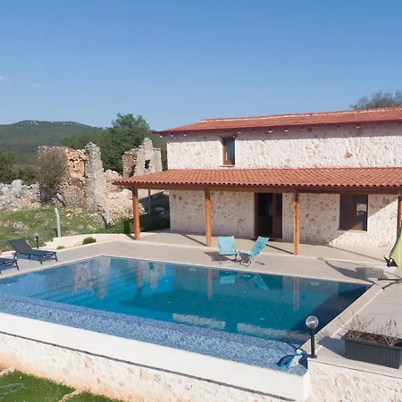 Stone House With Private Infinity Pool * Sarilar