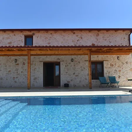 Stone House With Private Infinity Pool * Sarilar
