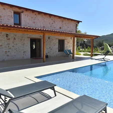 Stone House With Private Infinity Pool Villa
